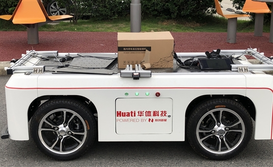 超酷！華小車&華小桿帶來「車路協(xié)同」精彩演示