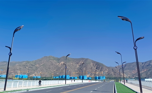 西寧南川，一路生“花”